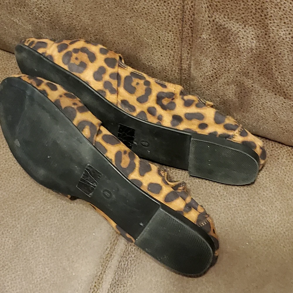 Cest 1946 leopard print fabric flats size 8